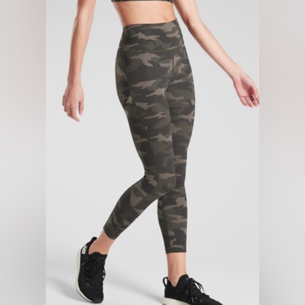 NWOT ATHLETA Ultimate Stash 7/8 tight Camo Print  531773